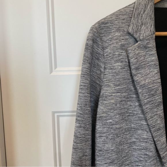 F21 Size Small Women’s Super comfy stretchy grey blazer with pockets - Picture 7 of 10